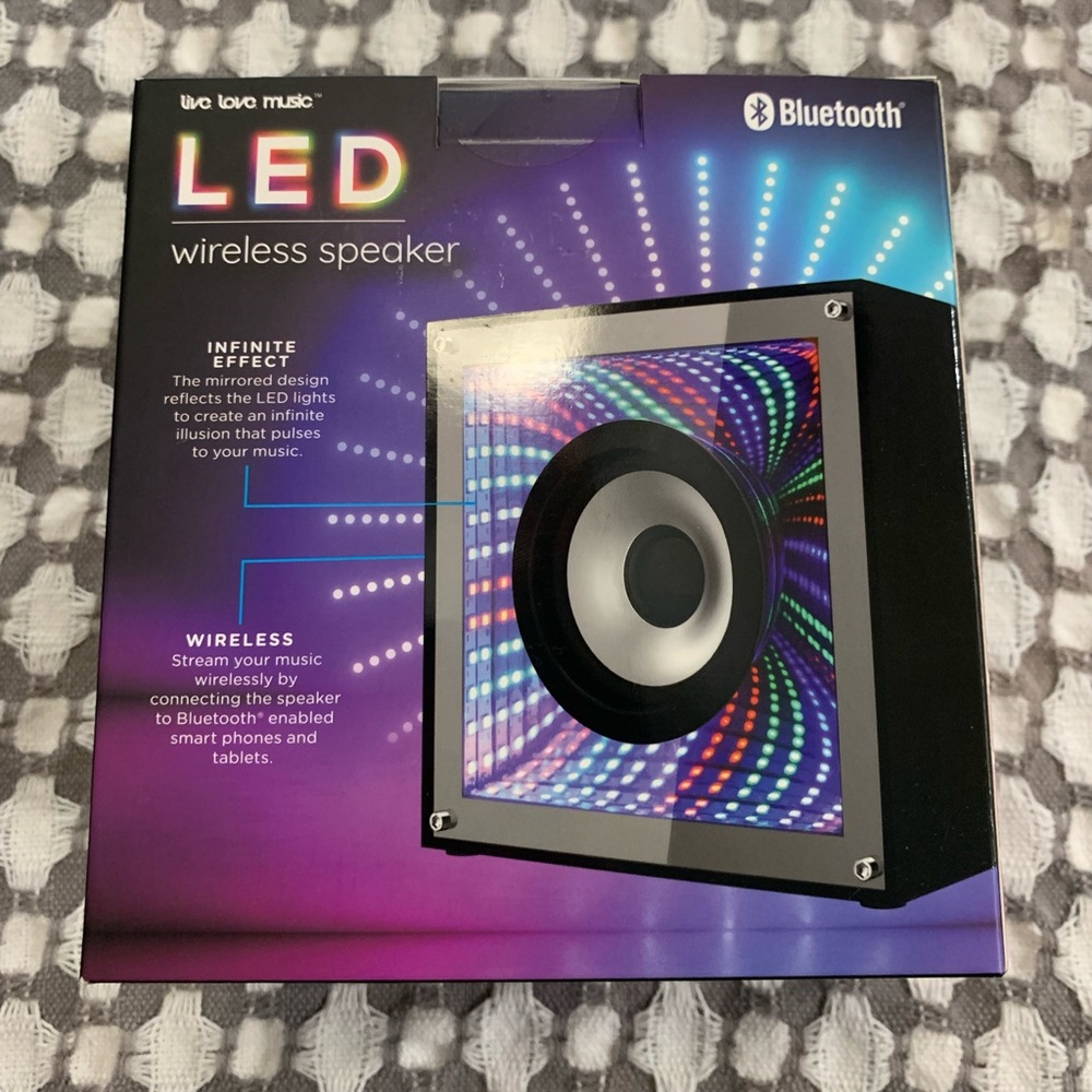 LED wireless speaker